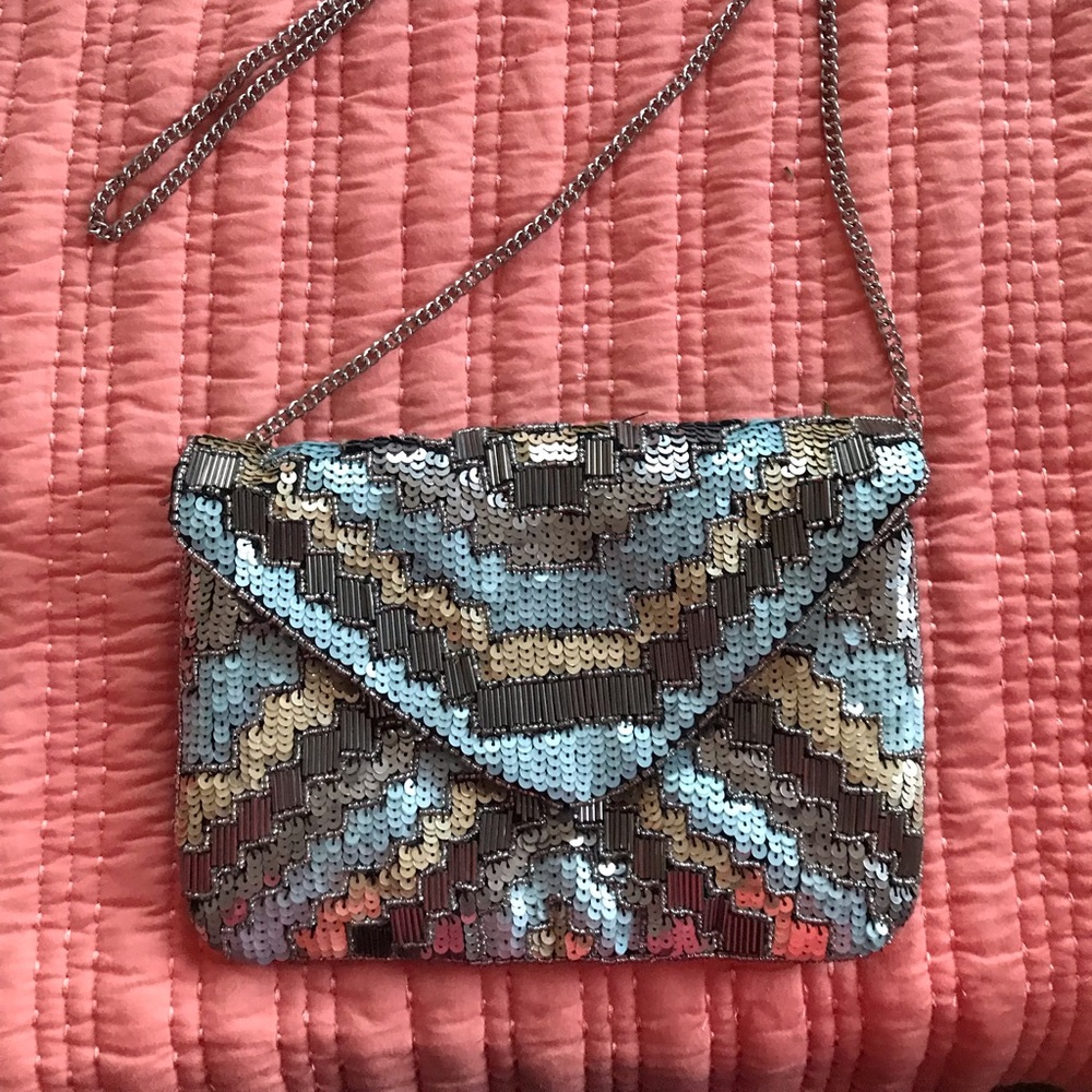 Beaded clutch